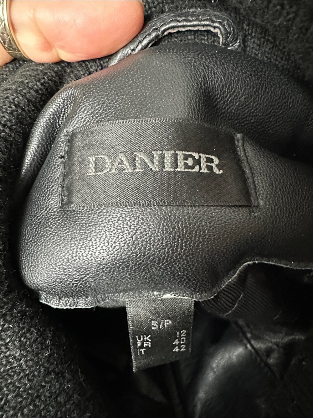Danier Leather hooded insulated jacket coat faux fur fall spring zip up women’s - Picture 15 of 15